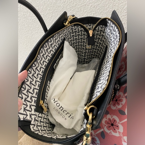 MONCRIEF STUNNER Black Leather Handbag - Picture 6 of 6